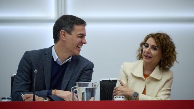 Pedro Sánchez y María Jesús Montero, en la reunión de la Ejecutiva Federal, este lunes en la sede del PSOE en Madrid.