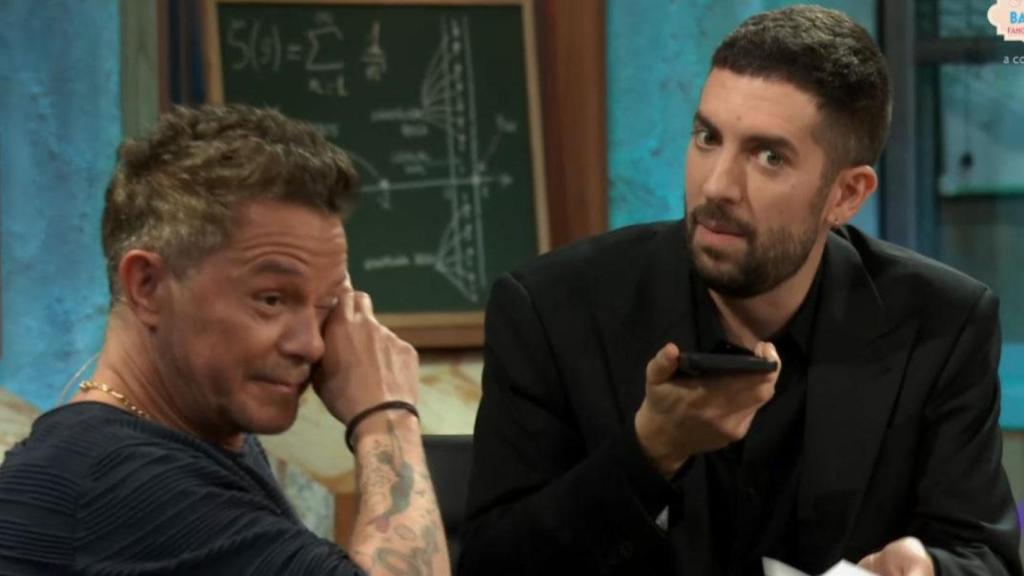 David Broncano con Alejandro Sanz en 'La Revuelta'.