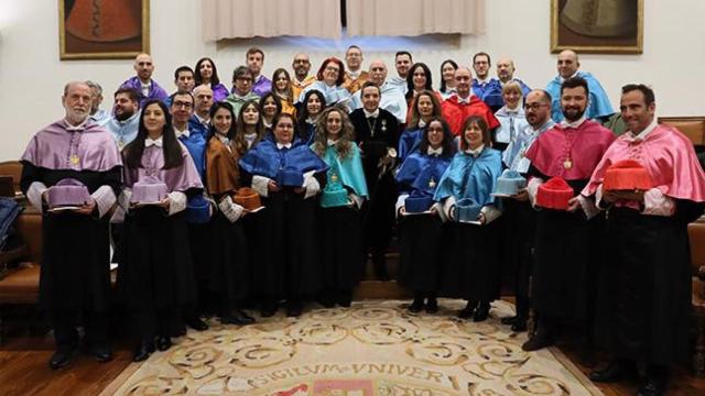 El rector de la USAL, junto a los nuevos doctores en la fiesta de Santo Tomás de Aquino