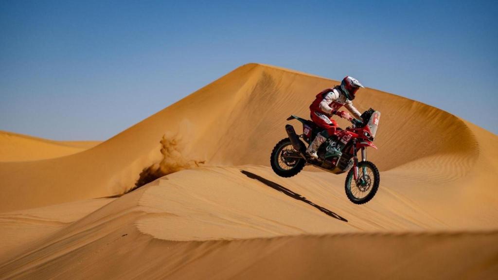 Javi Vega durante una etapa del Dakar 2025.