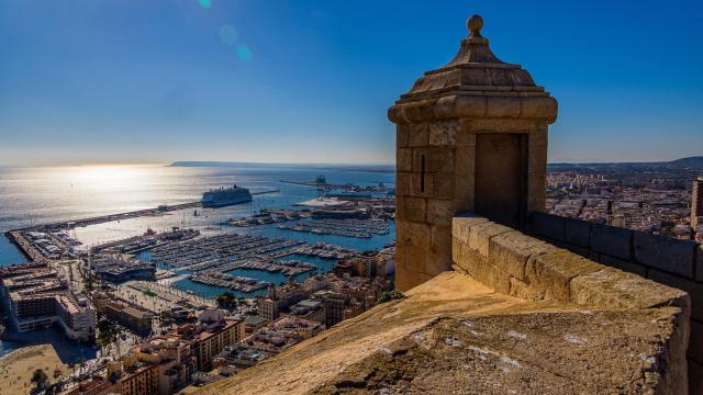 Vistas de Alicante desde el castillo de Santa Bárbara.