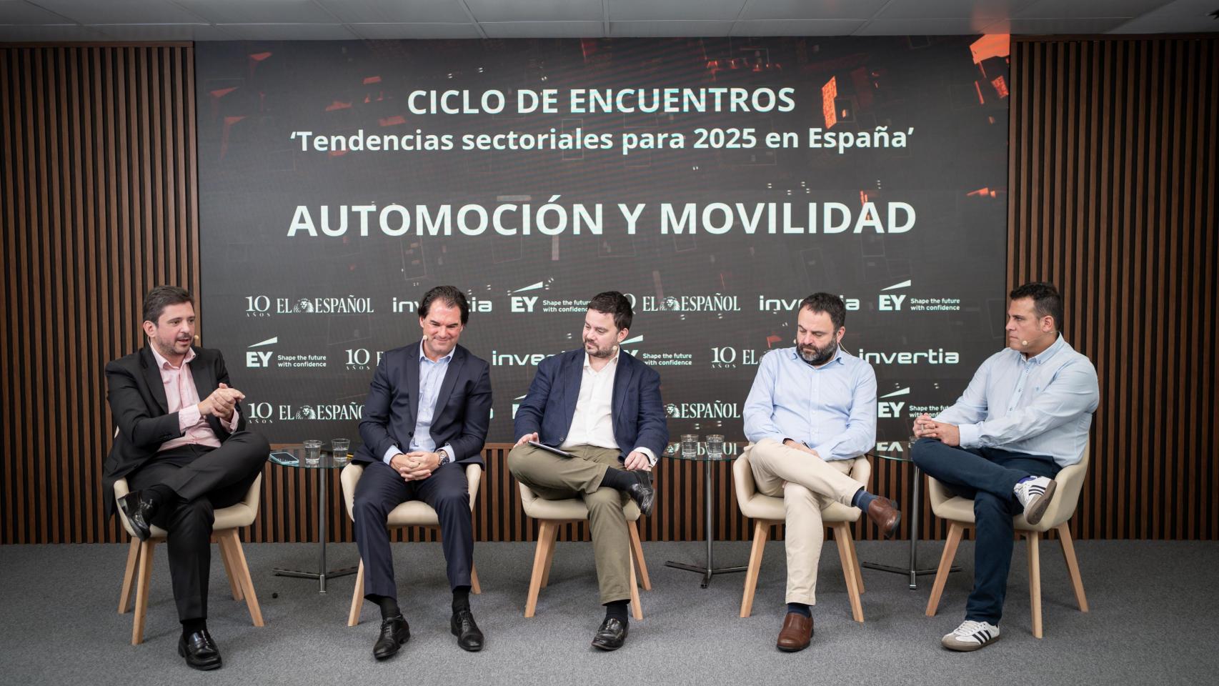Imagen de la mesa redonda 'Acelerando la industria de la movilidad', en el Ciclo de Encuentros EY 'Tendencias sectoriales para 2025 en España'.