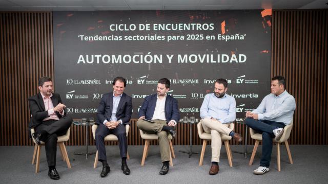 Imagen de la mesa redonda 'Acelerando la industria de la movilidad', en el Ciclo de Encuentros EY 'Tendencias sectoriales para 2025 en España'.