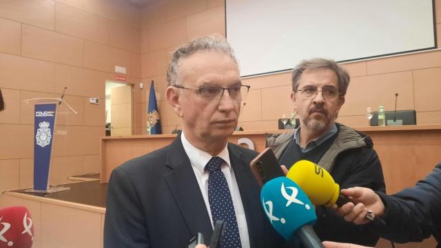 El delegado del Gobierno en Extemadura, José Luis Quintana Álvarez, atiende a los medios de comunicación en Badajoz.