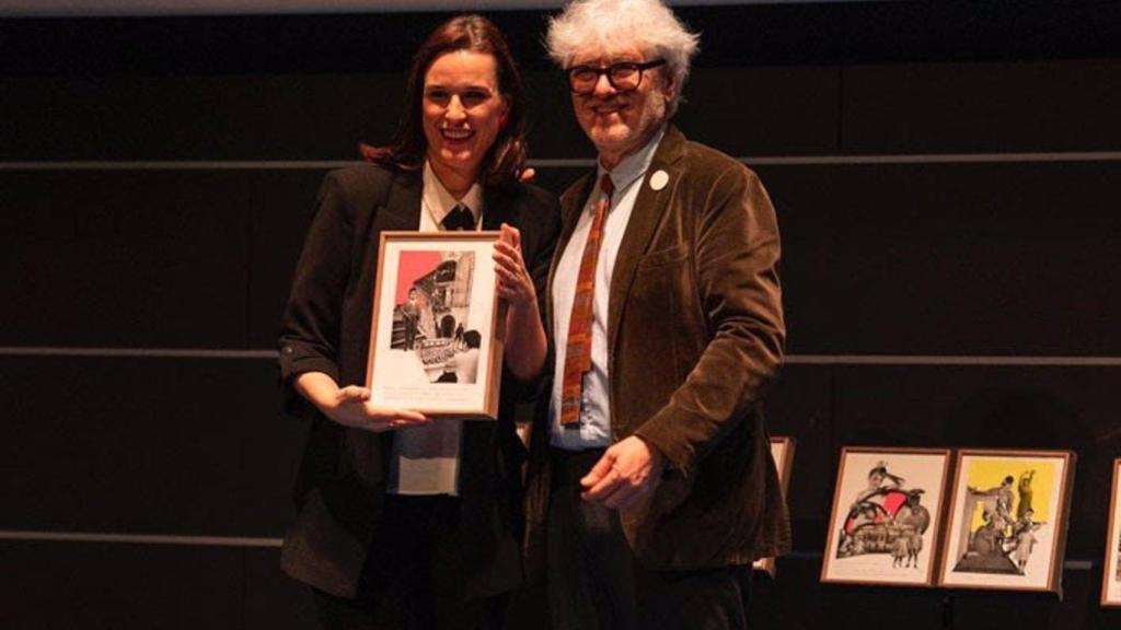 Irene Pardo, directora del Festival de Teatro Clásico de Almagro, recogiendo el galardón.