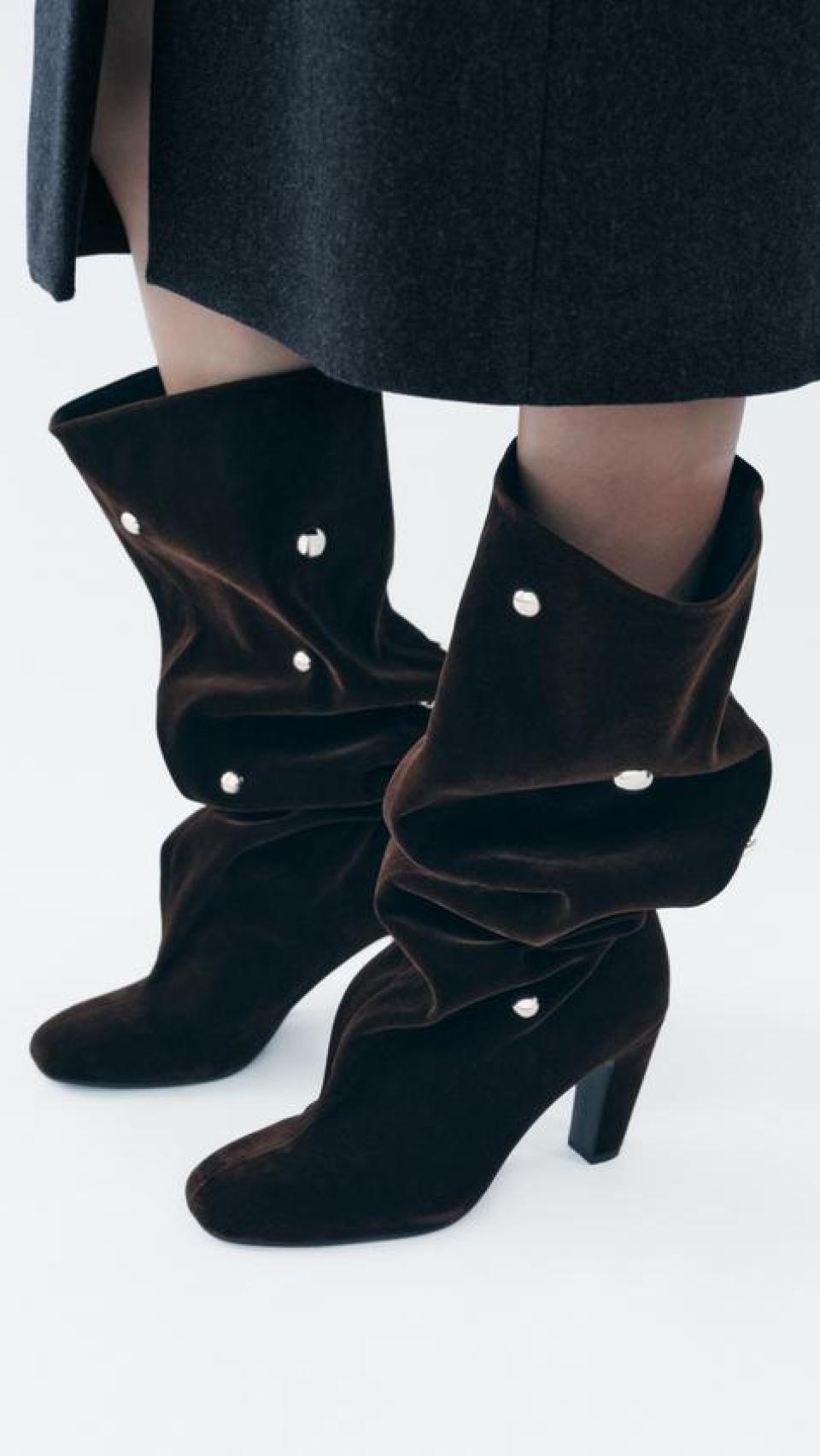 Botas Tachuelas Zara Efecto de terciopelo.