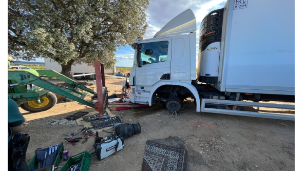 Cabeza tractora del camión frigorífico Scania que aplastó a Antonio cuando lo estaba reparando.