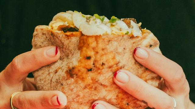 El restaurante de street food de Oriente Medio que prepara las mejores pitas de París