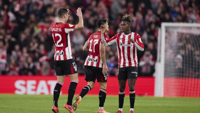 Guruzeta y Nico Williams celebran un gol.