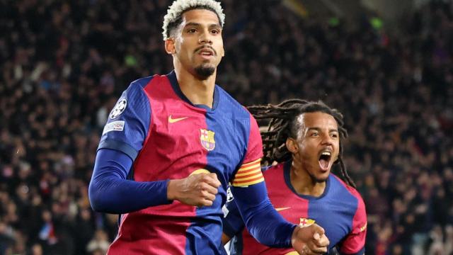 Araujo celebra su gol ante el Atalanta en Champions.