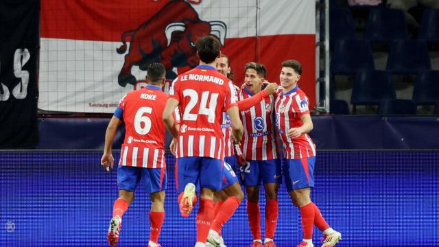 Los jugadores del Atlético de Madrid celebran el gol de Giuliano Simeone al Red Bull Salzburgo