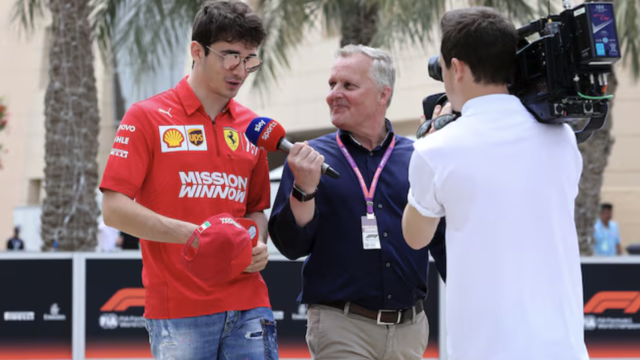 Johnny Herbert entrevistando a Charles Leclerc para Sky Sports