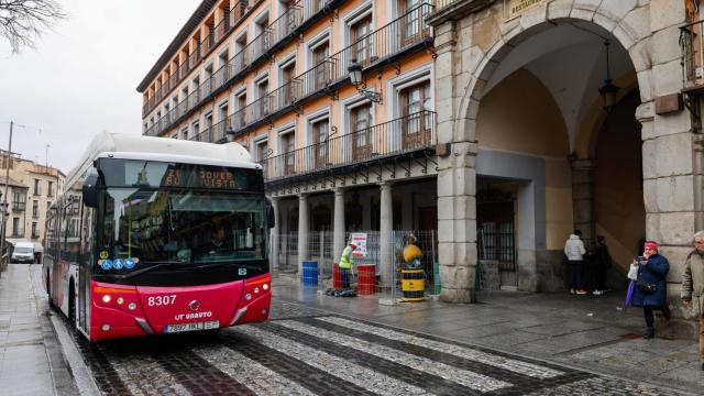 Las obras de reforma integral de la Delegación del Gobierno complicarán la movilidad en Toledo y obligarán a reestructurar las líneas del transporte urbano.