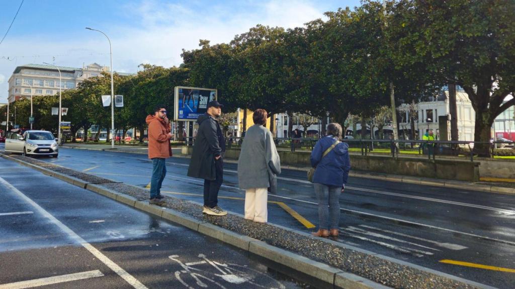 Cola en la parada de taxis de los Cantones, en A Coruña, durante el paro de taxistas del 29 de enero.