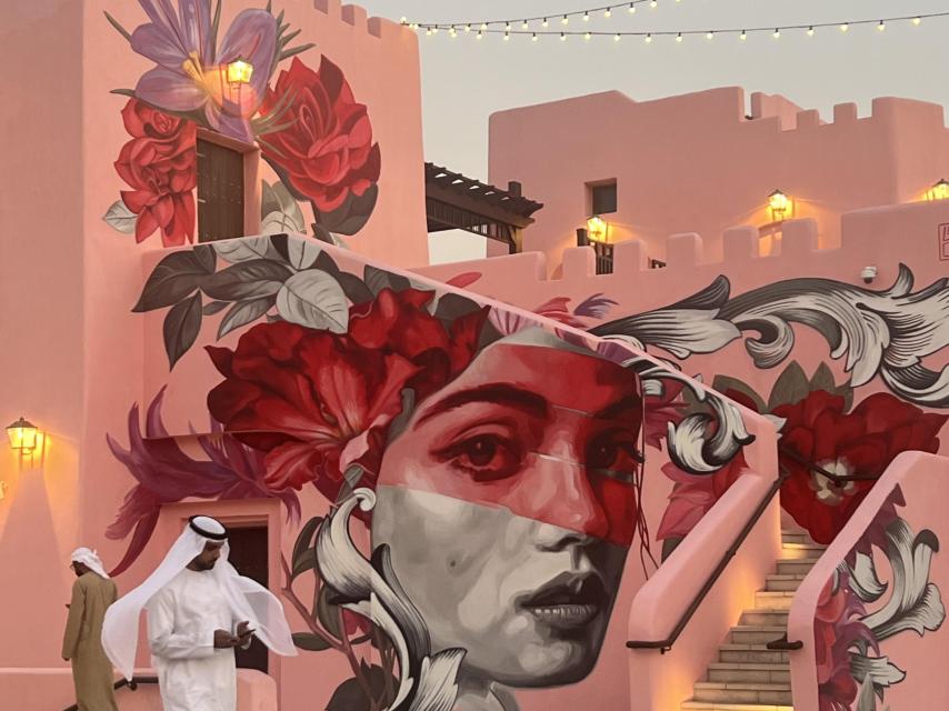 Mural de Lula Goce en Doha, Qatar.
