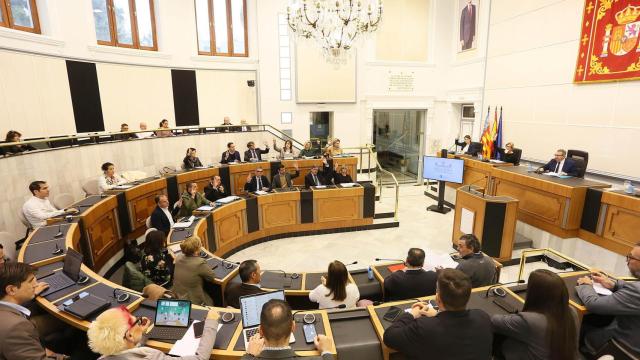 El pleno extraordinario de la Diputación de Alicante este miércoles.