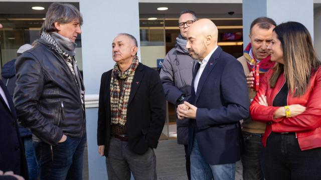 El secretario general confederal de UGT, Pepe Álvarez, elnuevo secretario general de UGT Castilla y León, Óscar Lobo, y el secretario general electo del PSOE de Castilla y León, Carlos Martínez. participan en la jornada de clausura del IX congreso de UGT de Castilla y León