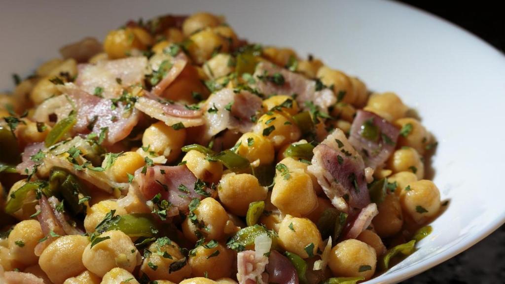 Un plato de garbanzos a la carbonara.