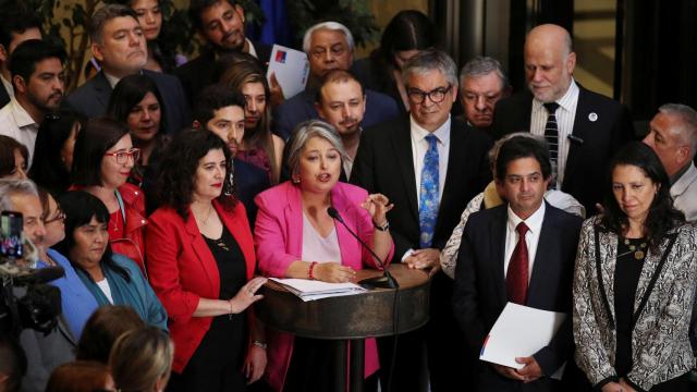 La ministra de Trabajo chilena, Jeannette Jara, en rueda de prensa tras la aprobación de la reforma.