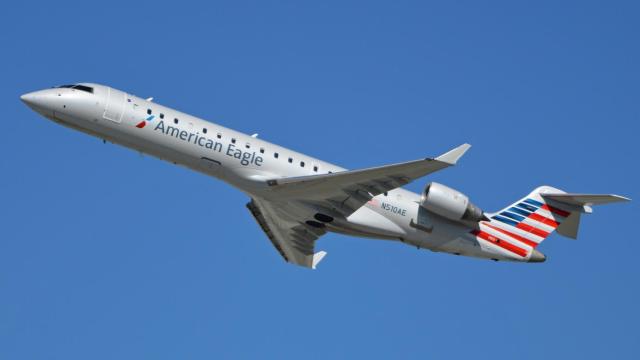 Un avión Bombardier CRJ-700 de American Eagle.