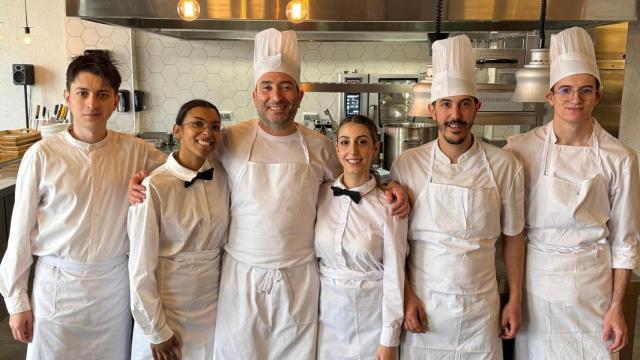 El equipo de O Camiño do Inglés en sus preparativos del 15 aniversario.