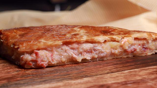 Empanada de cocido gallego