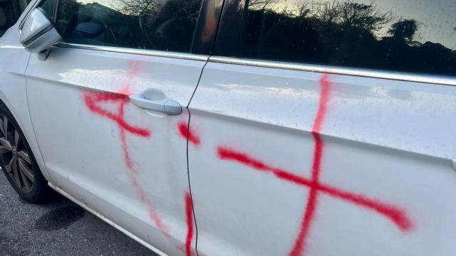 Vandalizan el coche de la alcaldesa pedánea de Bembrive (Pontevedra)