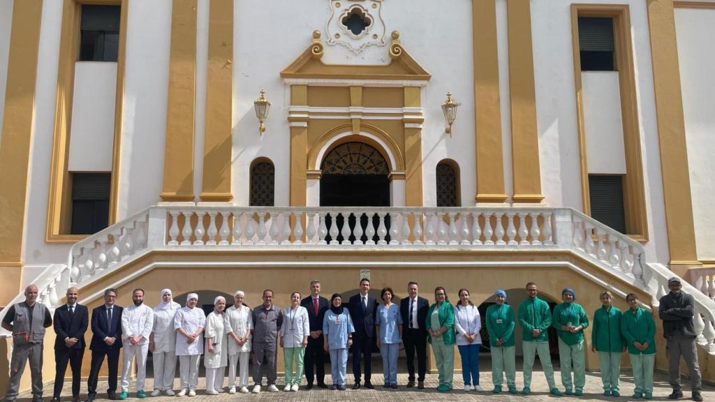 Una parte del personal que trabaja en el Hospital Español de Tanger.