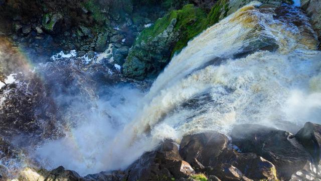 El Pozo de los Humos ruge como nunca