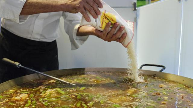 No es lo mismo hacer la paella en Valencia que en Madrid: uno de los mayores expertos de este icónico plato explica por qué