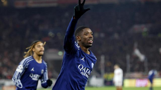 Ousmane Dembélé celebra un gol con el París Saint-Germain.