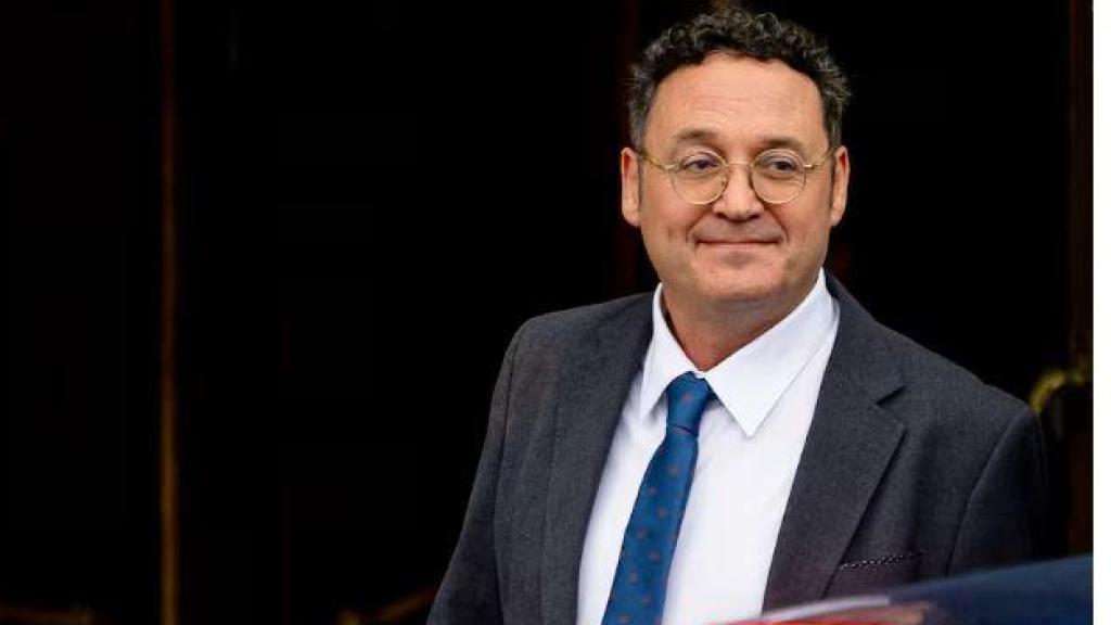 Álvaro García Ortiz, a su salida del Tribunal Supremo. Detrás, el fiscal de Sala Javier Huete./