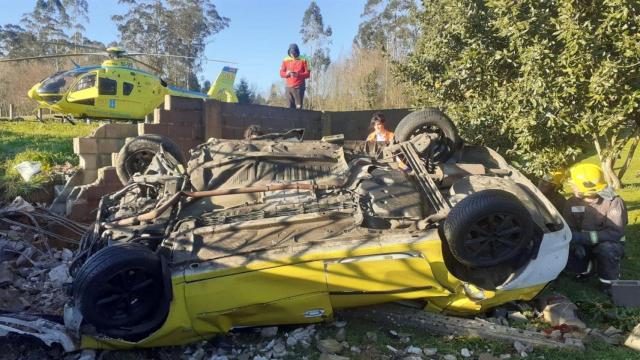 Imagen del vehículo accidentado en Ordes.