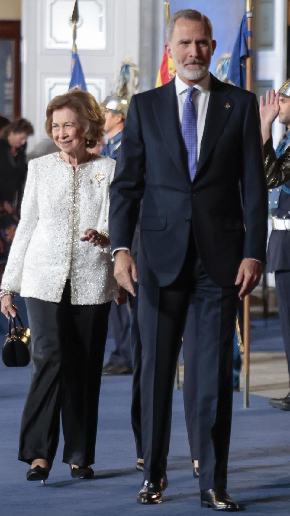 El rey Felipe y su madre, durante la princesa de Asturias 2024.