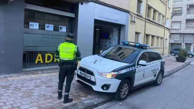 Cinco personas van a realizar un curso para recuperar el carnet de conducir...  conduciendo ellos mismos