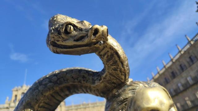 Escultura de la serpiente sin lengua