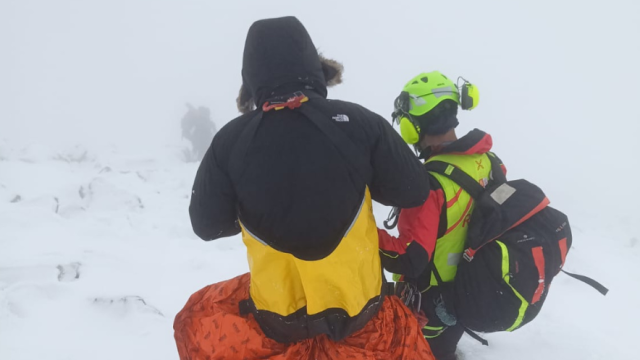 Rescate del montañero herido en un pie cuando ascendía al pico Peñalara