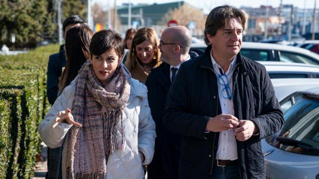 La ministra de Vivienda y Agenda Urbana, Isabel Rodríguez, y el alcalde de Fuenlabrada, Javier Ayala.