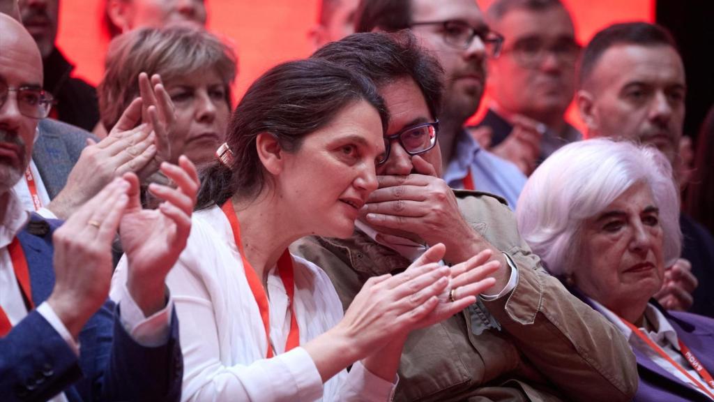 Óscar López habla con Sánchez Acera, su número 2 en Madrid, en el Congreso de Leganés.