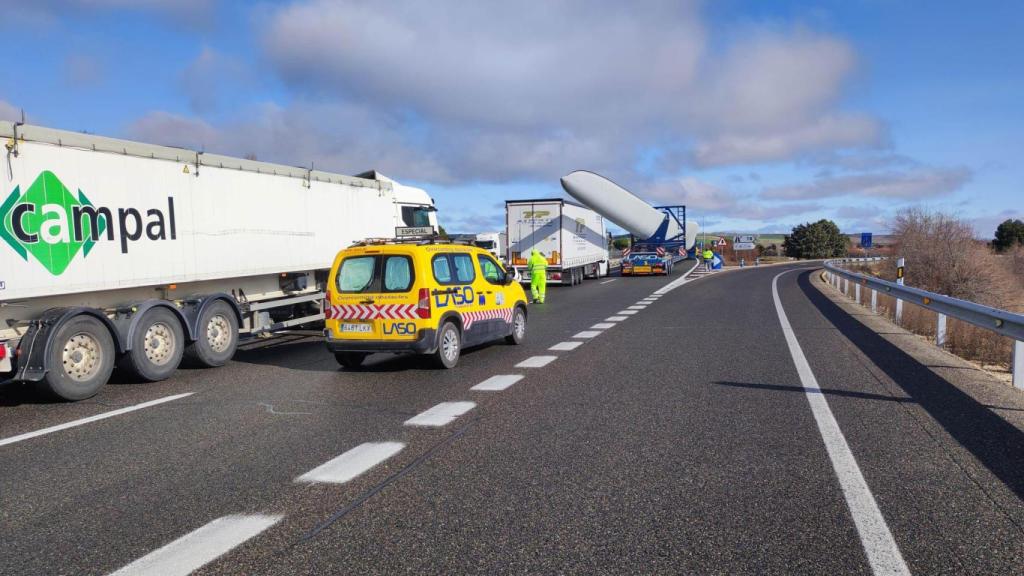 Imagen del accidente entre camiones en la A-62 en la provincia de Palencia