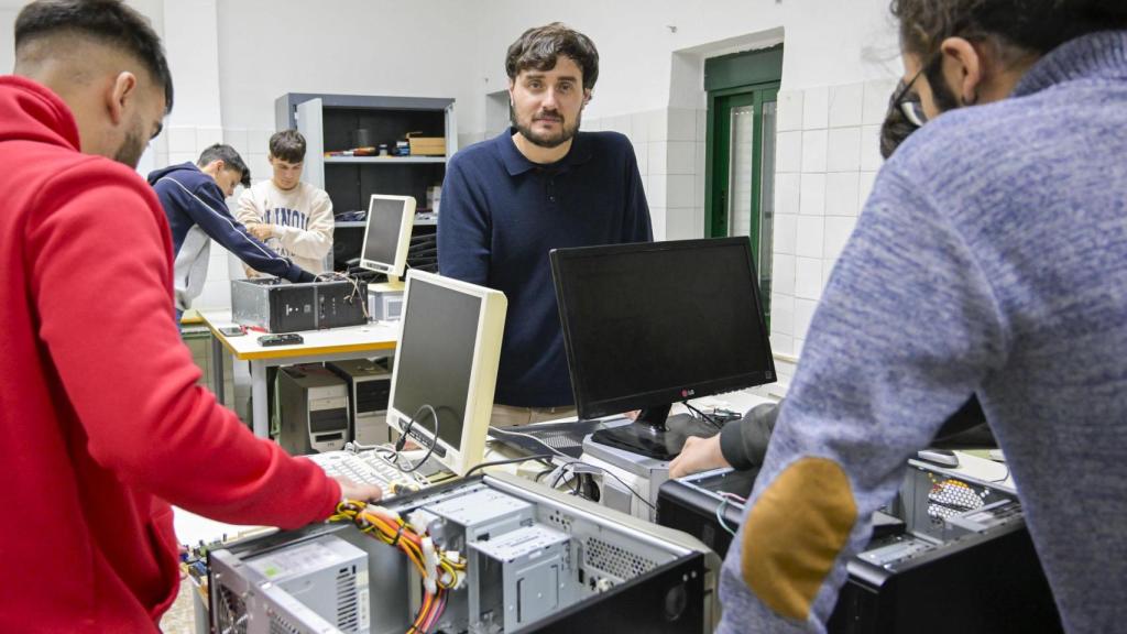 Ángel Luis González es informático y profesor de FP.