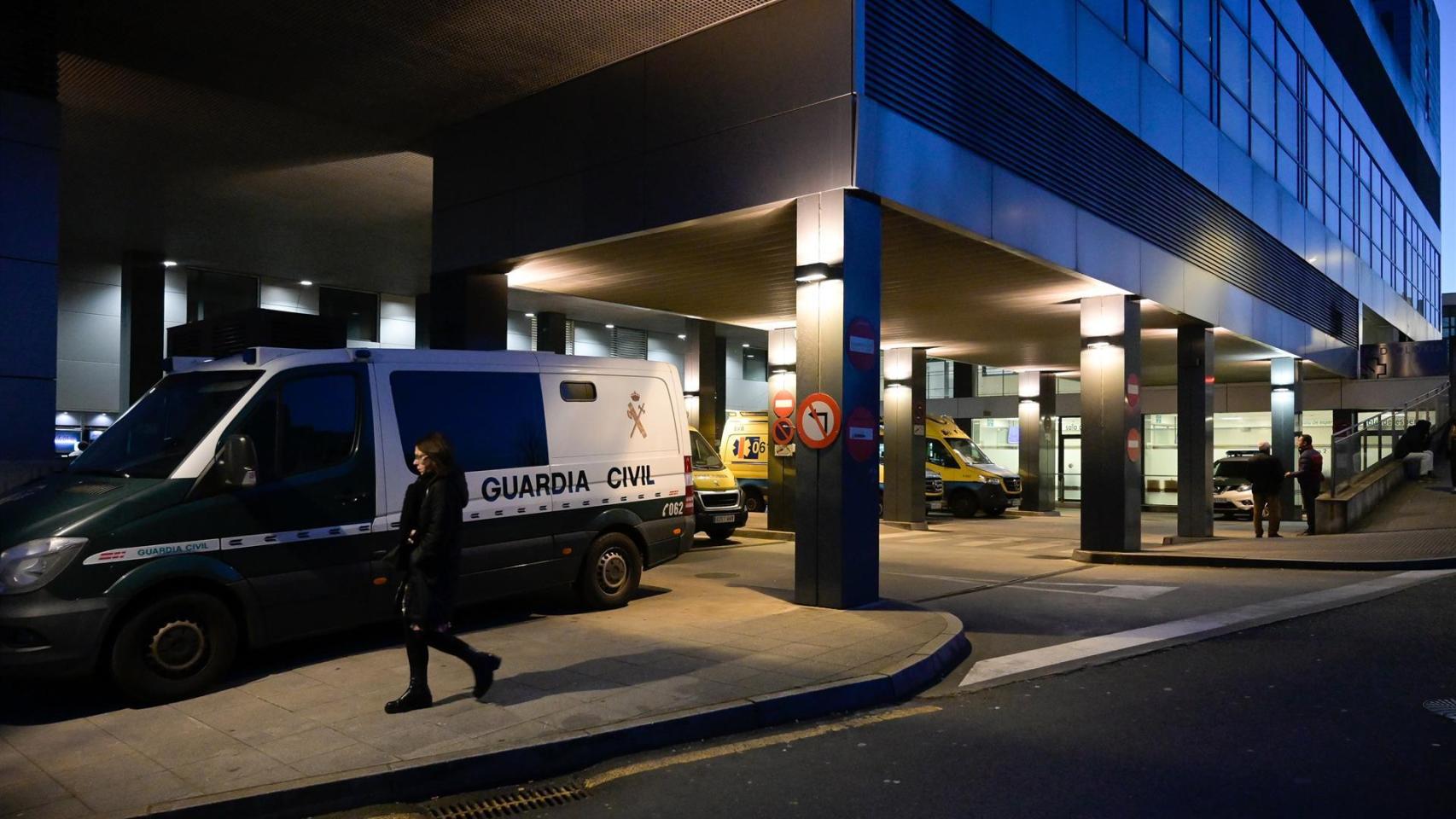 Un paciente del CHUAC de A Coruña ataca con un arma blanca a un enfermero y un vigilante