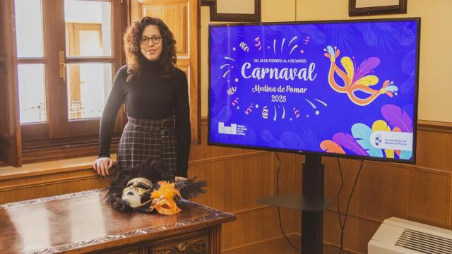 La concejala de Cultura y Turismo, Nerea Angulo, presenta la programación del Carnaval de Medina de Pomar