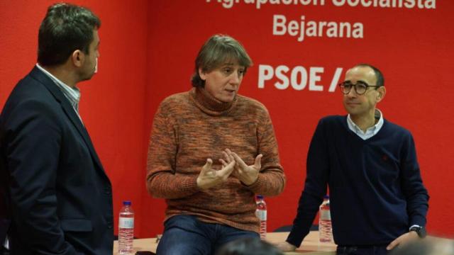 El secretario general del PSCyL, Carlos Martínez, en la sede del partido en Béjar