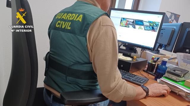 Un agente de la Guardia Civil