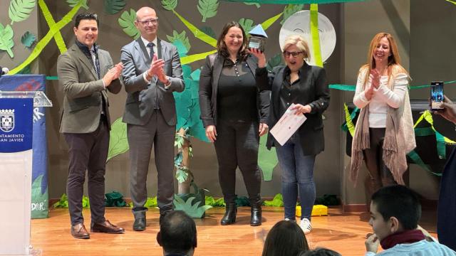 El acto de entrega del premio 'Gil Sáez Pacheco' al CEIP La Paz, de San Javier.