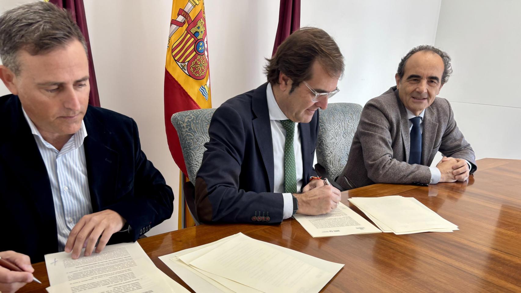 El puerto de Cartagena y el Colegio de Ingenieros firman un convenio para el visado de trabajos profesionales