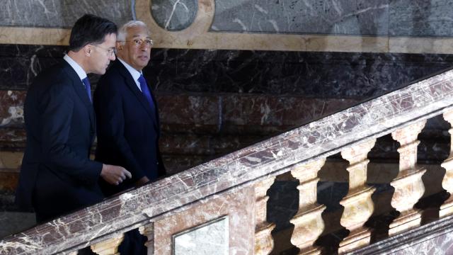 El secretario general de la OTAN, Mark Rutte, y el presidente del Consejo Europeo, António Costa, en el retiro informal de líderes de la UE este lunes.