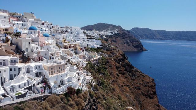 Vista desde un dron de Oia, en Santorini.