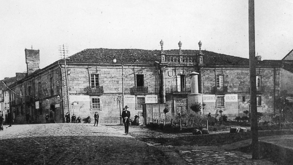 El edificio de la Inquisición en la esquina de la rúa del Hórreo.